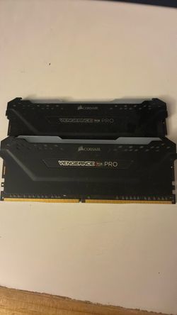 CORSAIR - VENGEANCE RGB PRO 32GB (2x16GB) DDR4