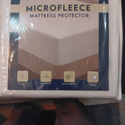 DREAM GUARD MATTRESS  PROTECTOR. 