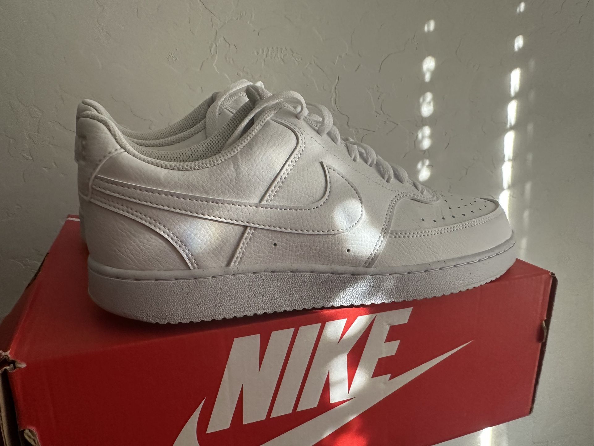 10.5 Men’s White Nikes