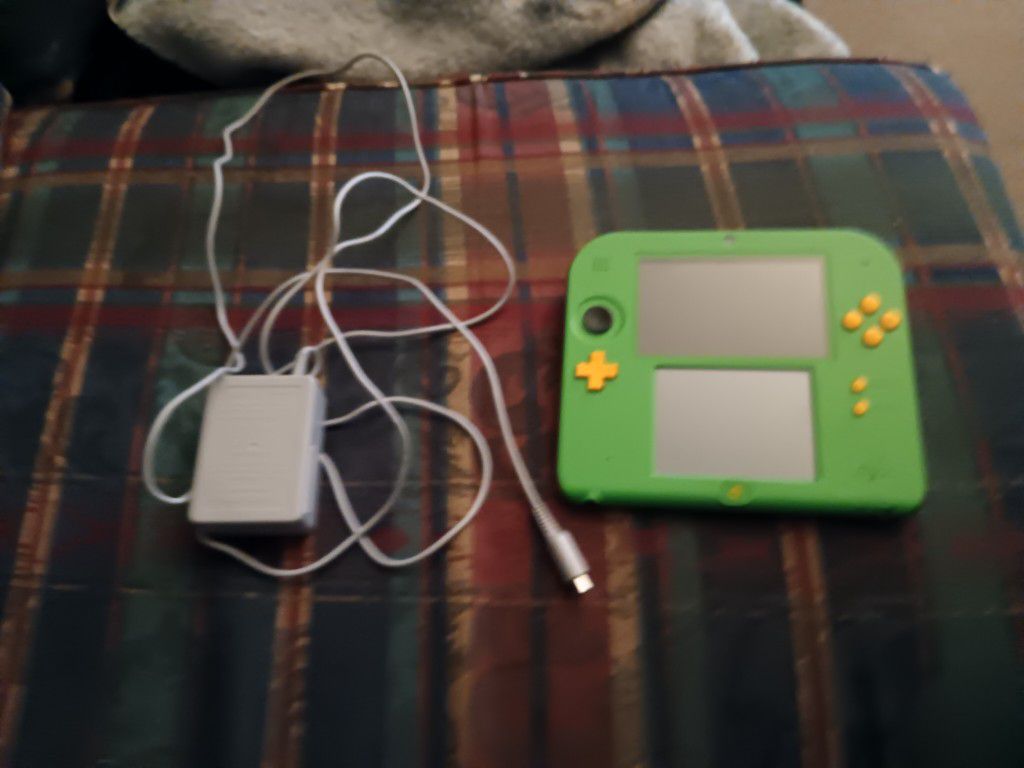 Nintendo 2DS Legend of Zelda edition With Charger 
