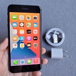 iPhone 7 Plus - UNLOCKED - Like New 
