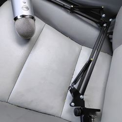 Blue Yeti Microphone + Stand