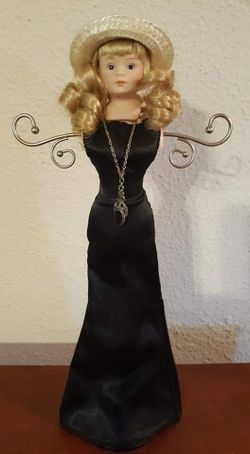 One-of-a-kind Creepy Doll Art Jewelry Necklace/Bracelet Holder $20.00