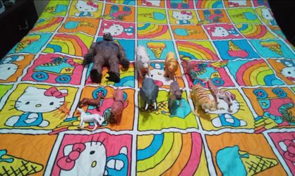 Animal lot of 12 figures