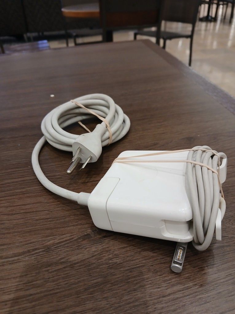 60W MagSafe Power Adapter (A1344) – Good Condition