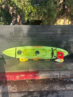 Scrambler Sit-On-Top Kayak + Paddle + Life Jacket – Great Condition