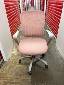 Pink Computer Chair Like New