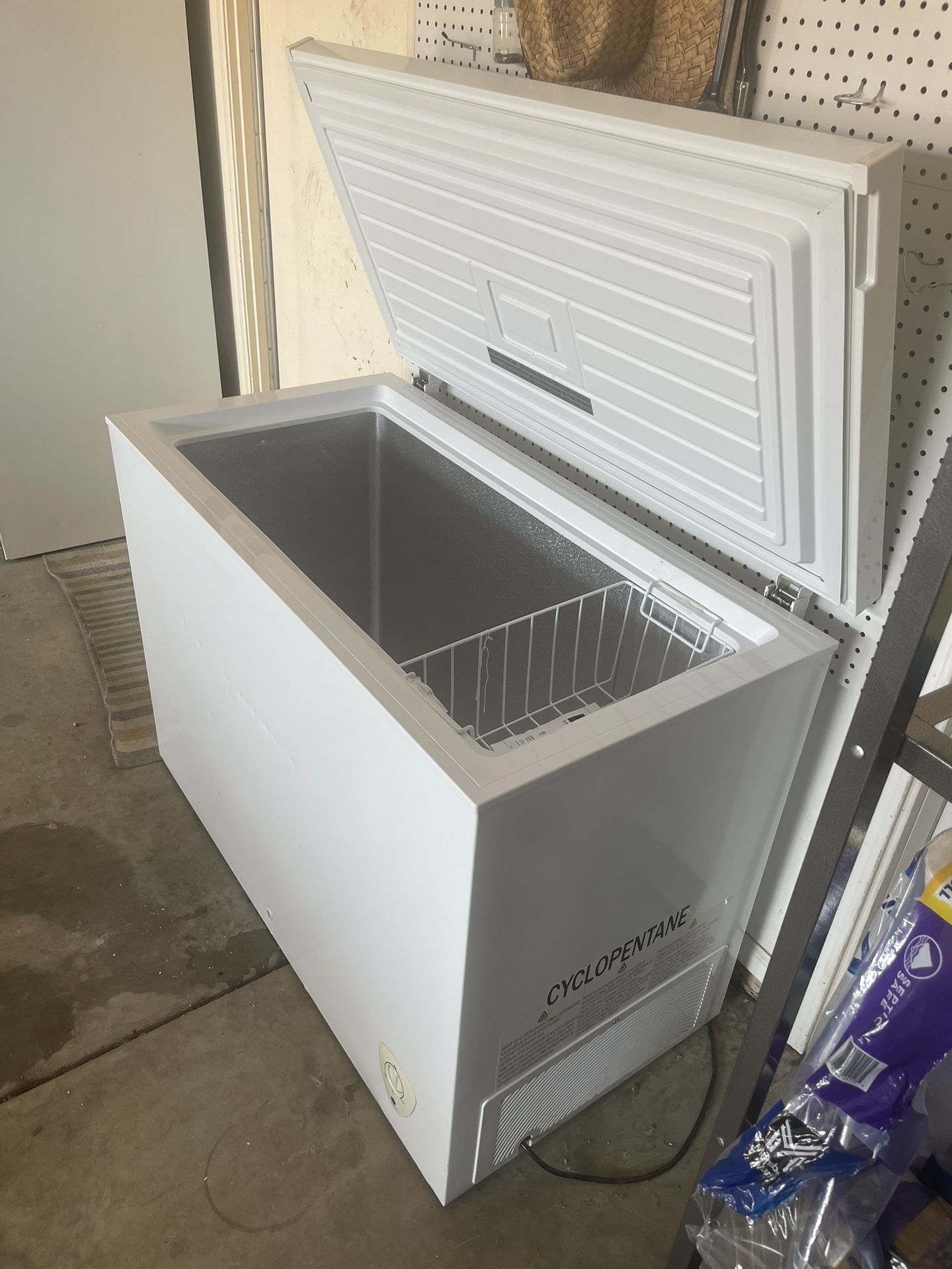 Frigidaire 8.7 Cubic Ft Chest Freezer