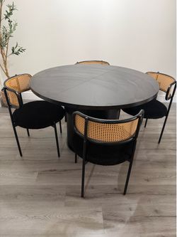 Round Dining Table & Chairs - Only Cash