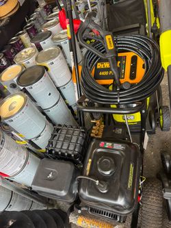 DEWALT 4400 PSI 4.0 GPM Gas Pressure Washer with 420cc Engine, Triplex Pump, Commercial Cold Water