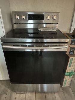 Stainless Steel Electric Range with Glass Cooktop