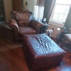 Real leather oversized chair and autumn $75 for both excellent condition