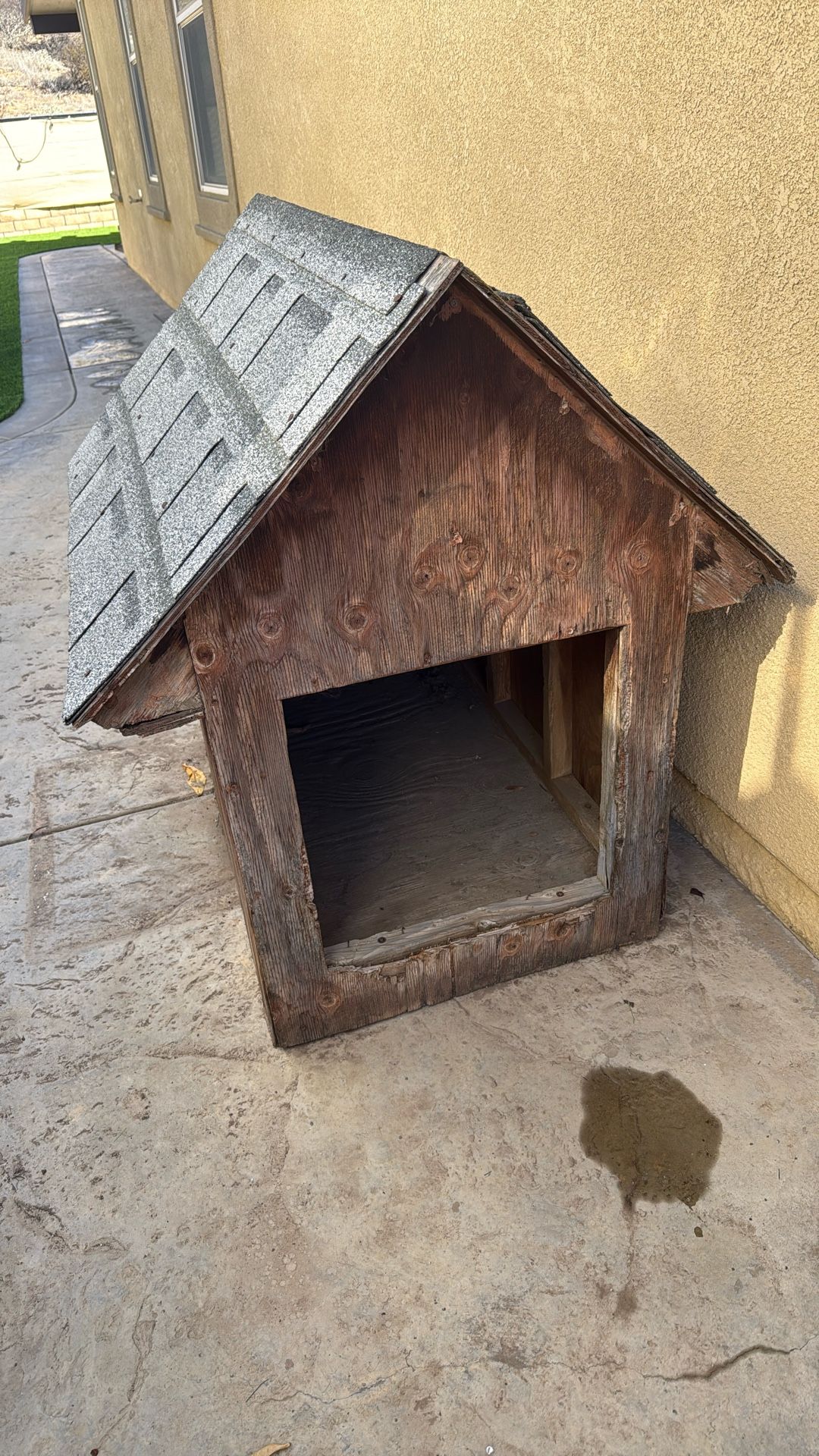 Free Dog House