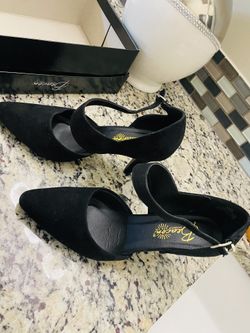 Black high heels 👠