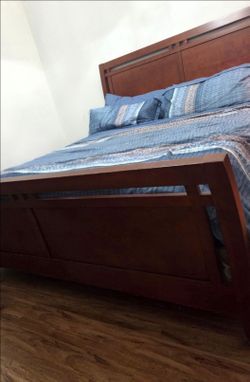 King bedframe and dresser