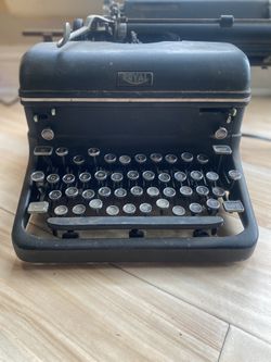 Antique Royal Type Writer
