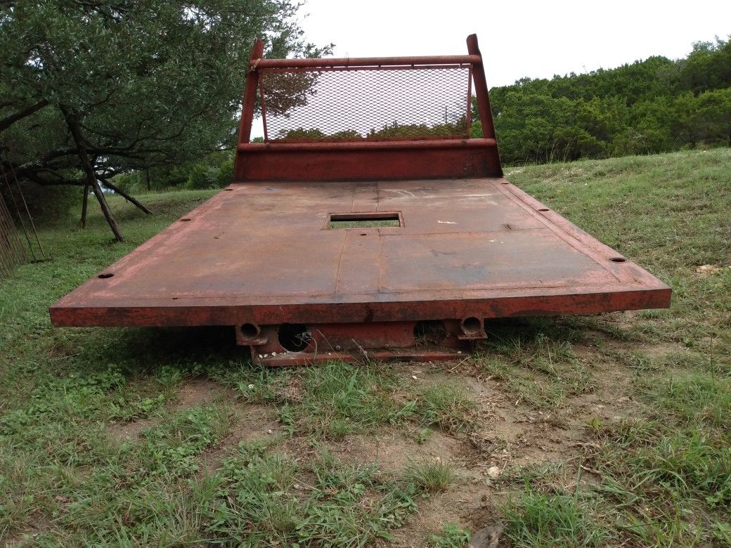 Flatbed for a pick up.
