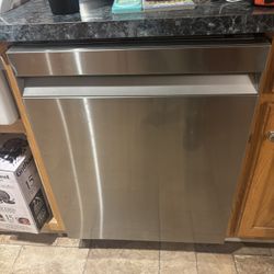Samsung dishwasher 24” Auto release dry $125 OBO