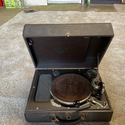 Victrola RCA Mfg. Co. Suitcase Portable Record Player