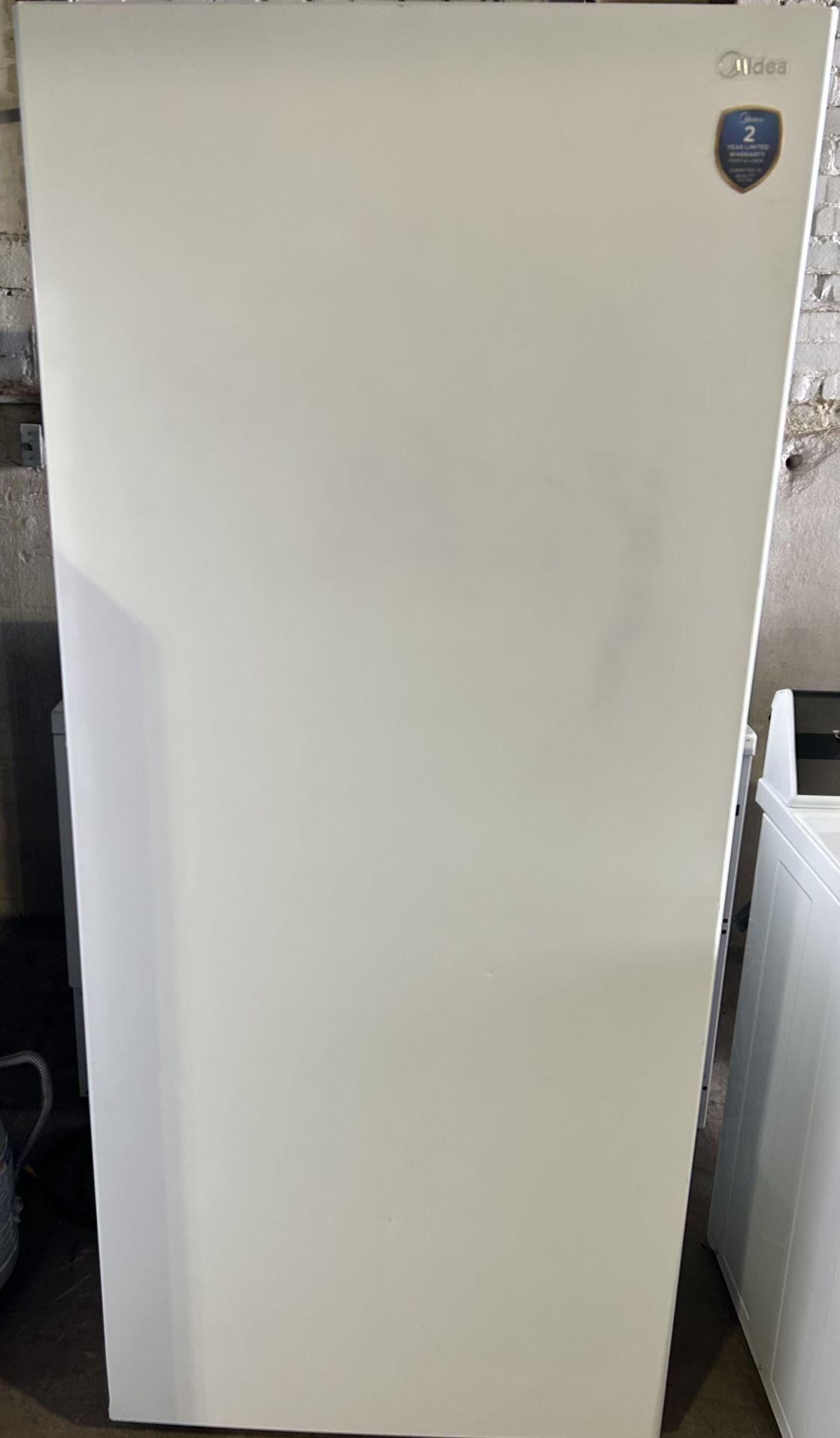 UPRIGHT FREEZER