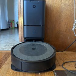 Roomba i3+ – For Parts / Repair (Moves, No Suction)