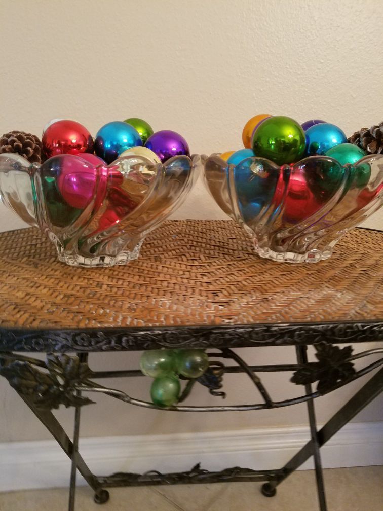 A pair of beautiful heavy crystal mswirled glass bowls.