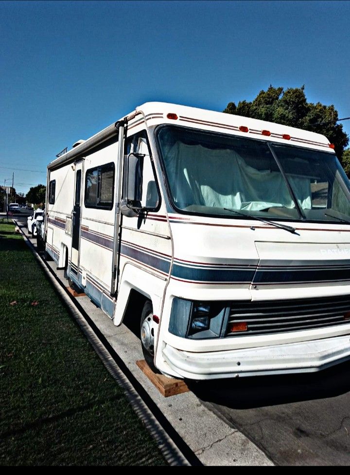  27' MotorHome In Good Condition