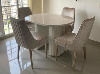 Round Dining Table Set with 4 Chairs
