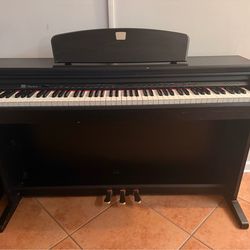 MOVING SALE PIANO ( WILLIAMS )