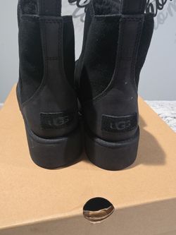 UGGS NEW black short boots  Glendora pick up