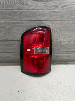 2014-2018 GMC Sierra Driver Tail Light (HAS 1 CRACK)