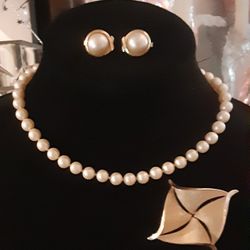 1950's Crown TRIFARI FAUX GLASS PEARL STRAND & TRIFARI PINWHEEL BROOCH & TRIFARI EARRINGS