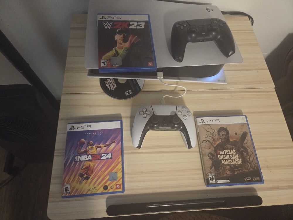 Playstation 5 + 3 Games + 2 Controllers 
