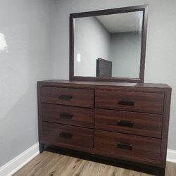 Bedroom Set (Queen Size)