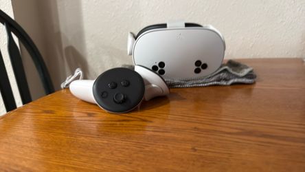 Meta Quest 3S Headset with Controllers