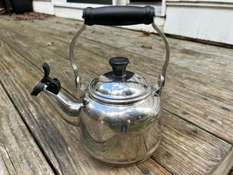 LE CRUSET Stainless Steel Stovetop Tea Kettle Tea Kettle
