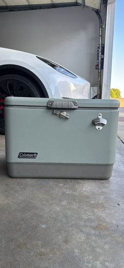Coleman Camping Cooler/ Ice chest