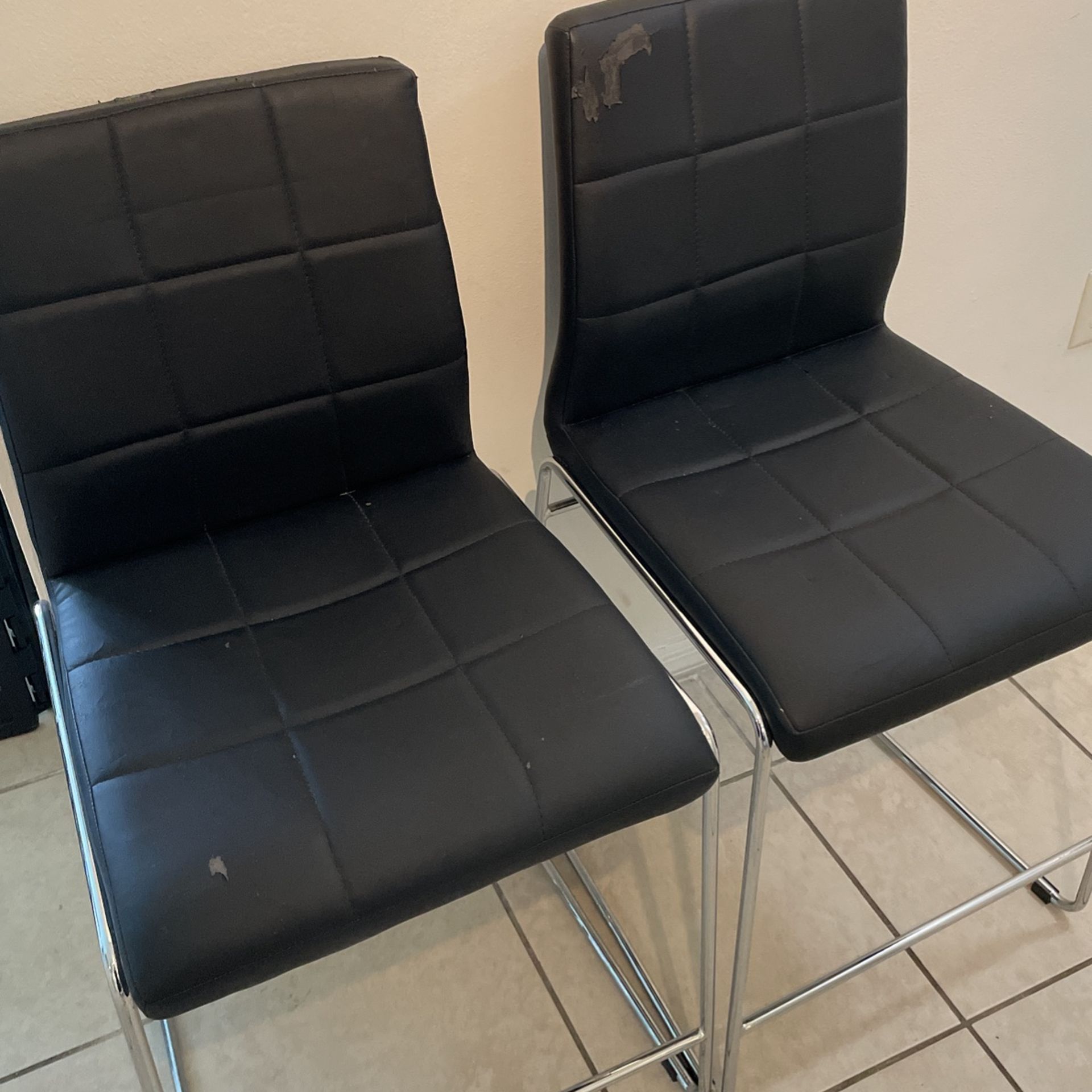 FREE 4 Counter Height Stools And 2 Bar Stools 