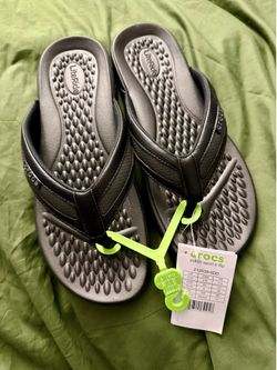 New mens croc sandals size 10