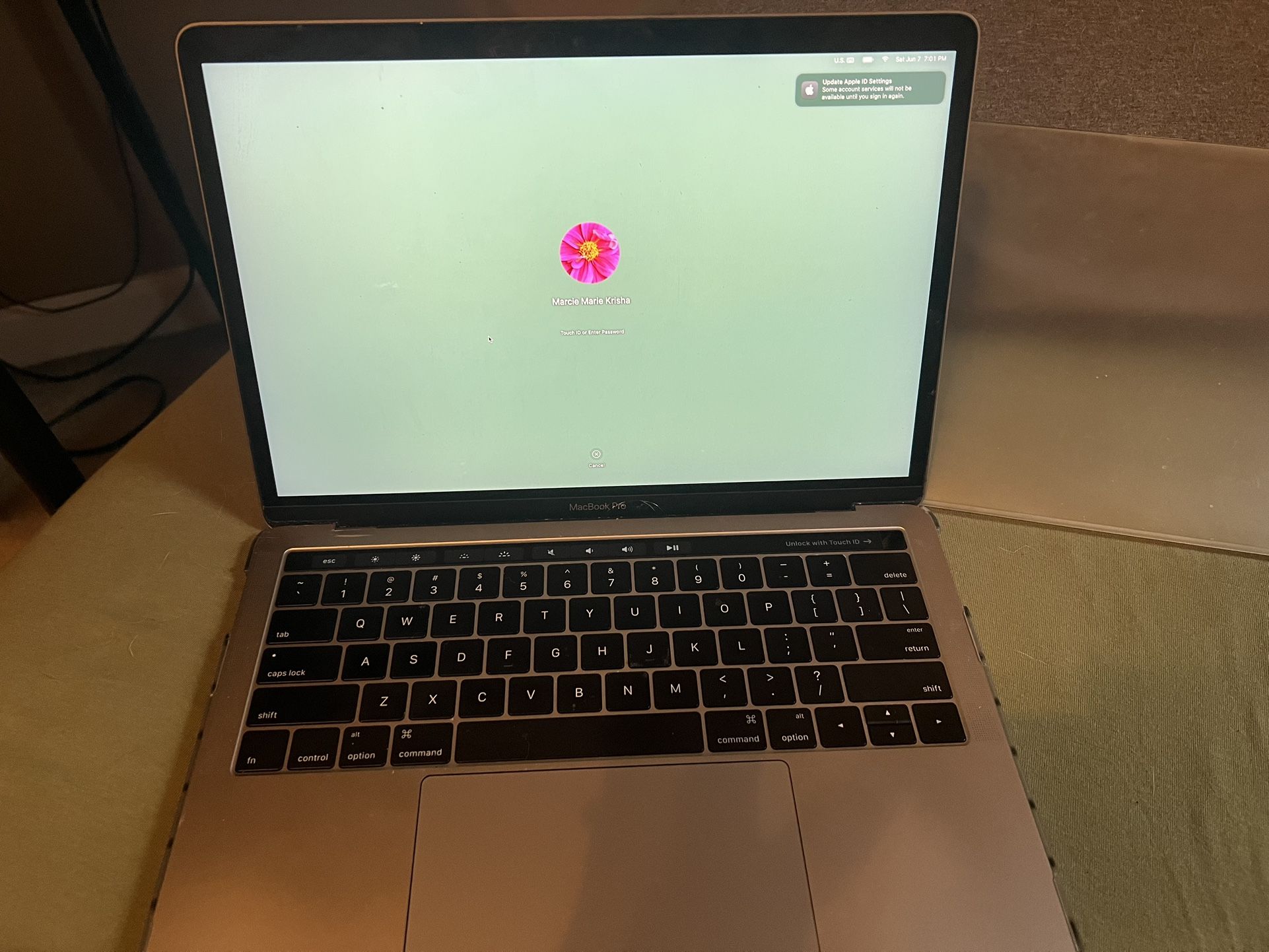 2016 MacBook Pro w/ Touch Bar