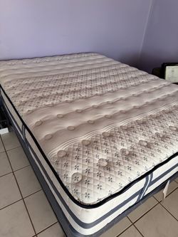 Queen Mattress w/ Box Spring