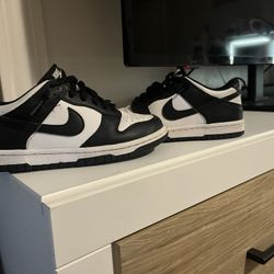 panda dunks size 4 40$