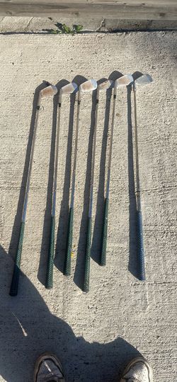 Golf Clubs / Palos De Golf