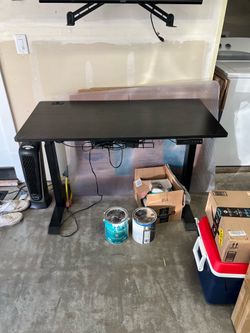 Adjustable desk