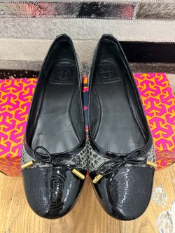 TORY BURCH gray snake embossed patent logo toe ballet flats size 7 WORN ONCE