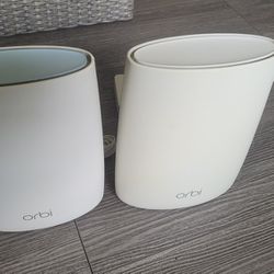 ORBI RBR50 ROUTER AND SATELLITE