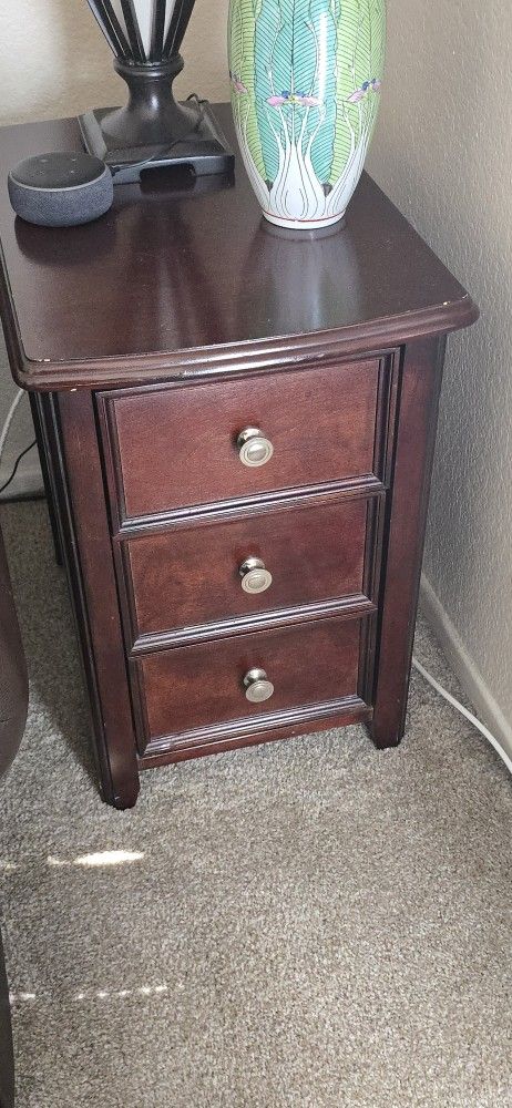 2 Drawer End Table