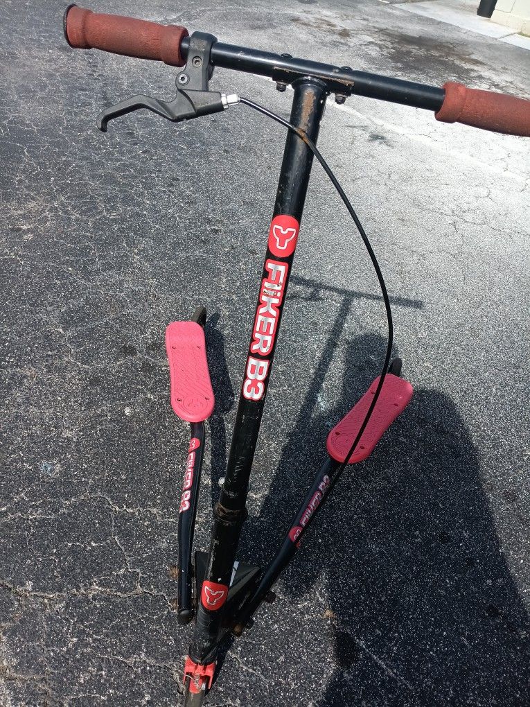 3 WHEELED SCOOTER