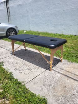 MASSAGE TABLE