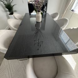 glossy dining table